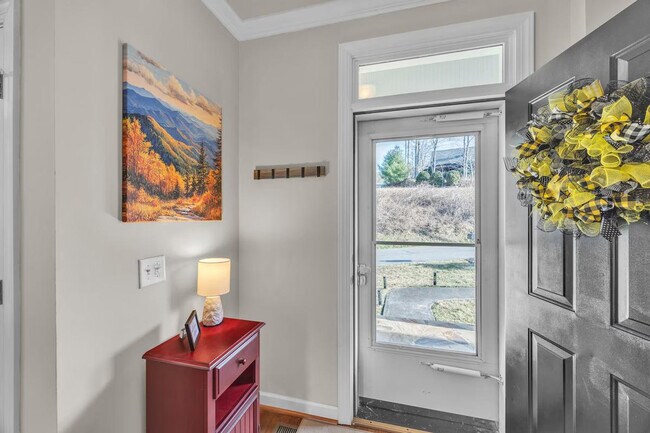 Building Photo - 270 Creatwood Trail