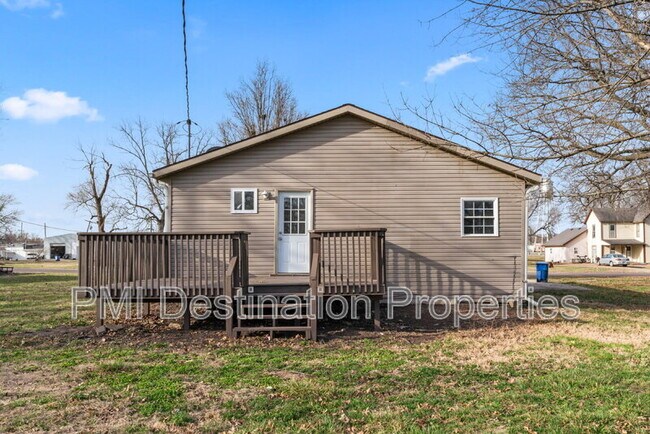 Building Photo - 304 Beech St