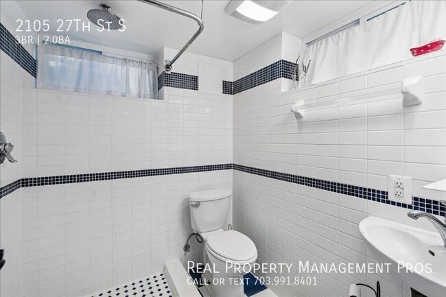 Building Photo - 2105 27th St S