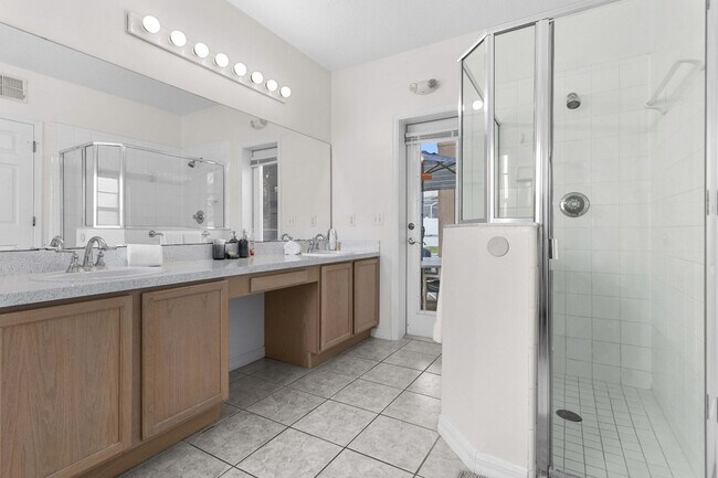 Building Photo - 7902 Silver Bass Ct