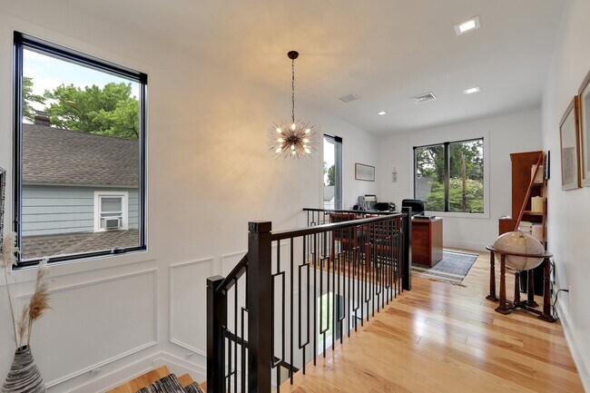 Building Photo - 528 Sagamore Ave