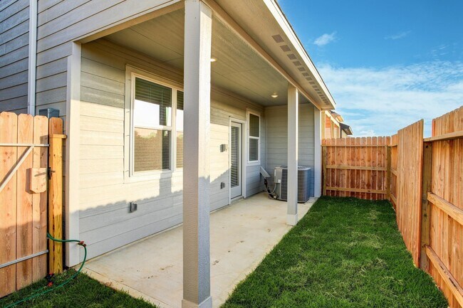 Building Photo - 629 Seabreeze Dr