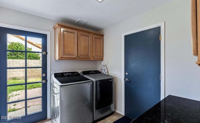 Building Photo - 7126 W Corrine Dr