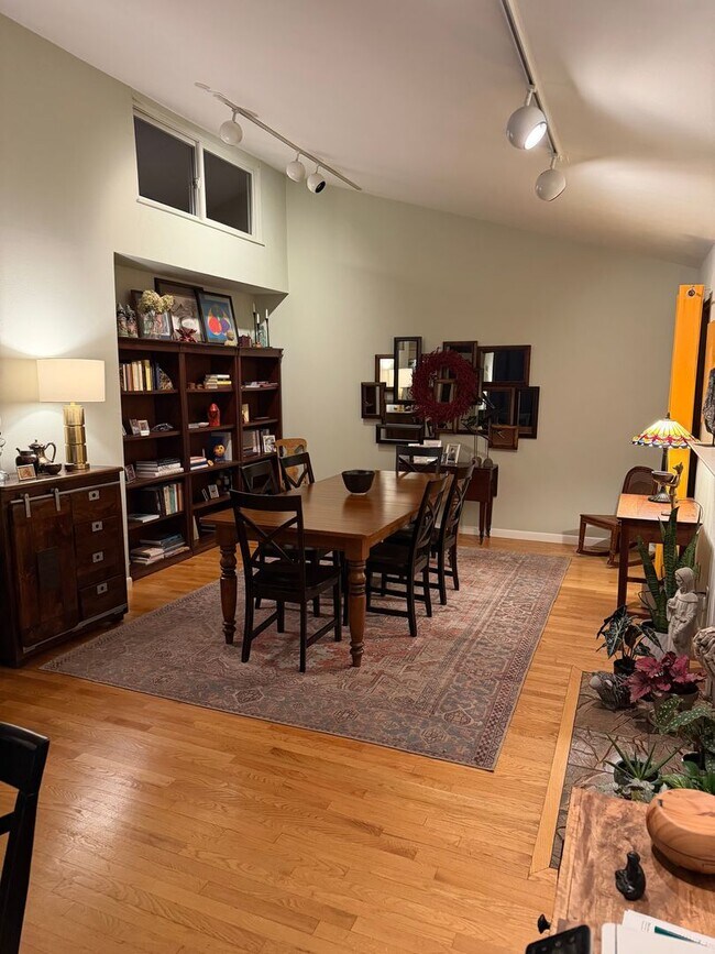 Building Photo - Lovely 3 BED / 2 BATH family home in Parkside neighborhood!