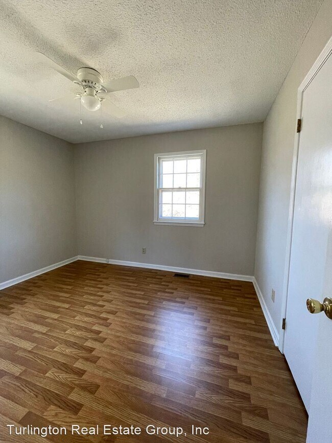 Building Photo - 3 br, 1.5 bath House - 1202 NC 55 E
