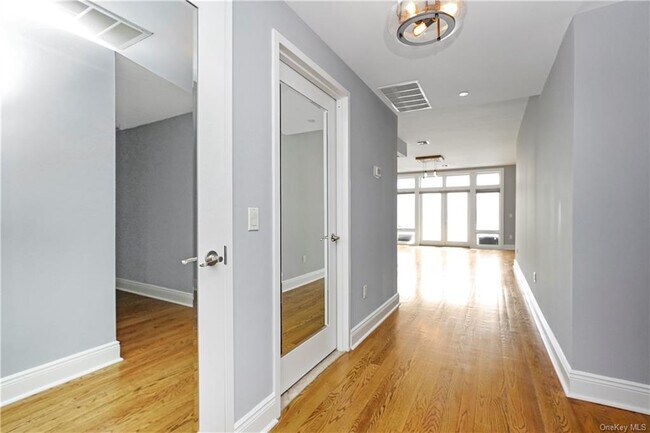 Building Photo - 90 Bay Street Landing
