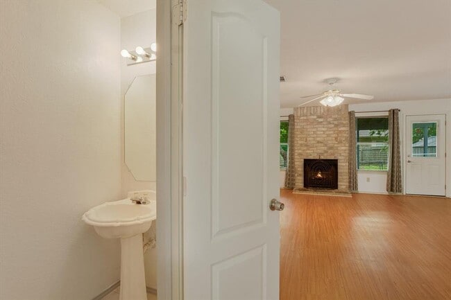 Building Photo - 13917 Maricella Ln