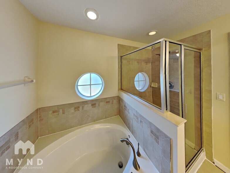 Building Photo - 10144 Arbor Run Dr