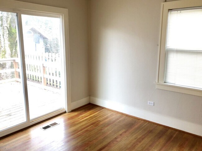Building Photo - Gorgeous NE Portland Home!
