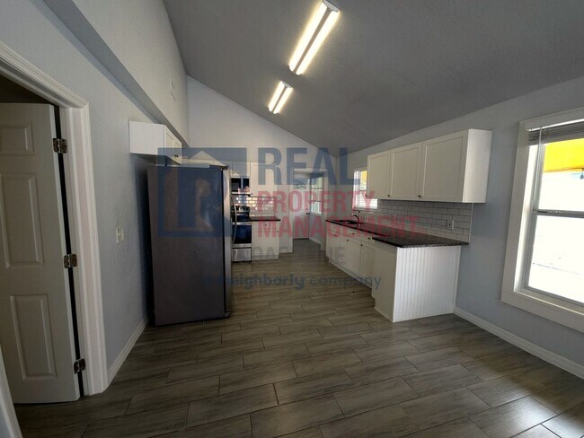 Building Photo - 1415 10th St W