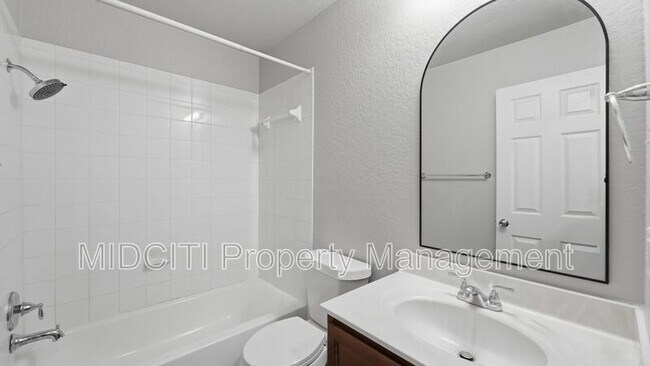 Building Photo - 3414 Zachary St