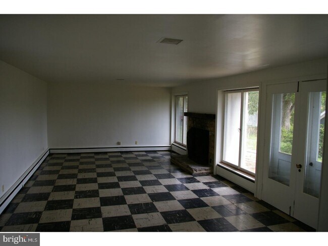 Building Photo - 1720 Newark Rd