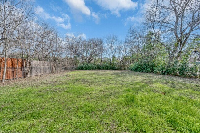 Building Photo - Cozy 2 BD 1 BA Home in Waco