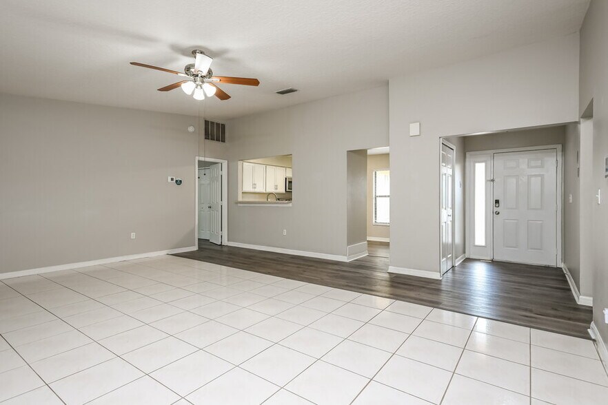 Building Photo - 805 Mountbatten Ln