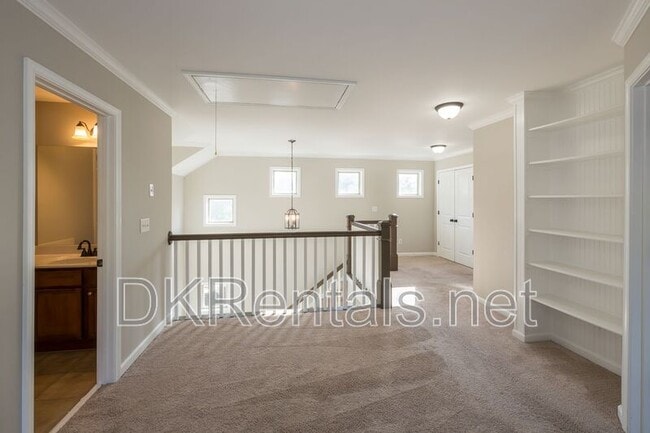 Building Photo - 2707 Silver Hill Terrace SE