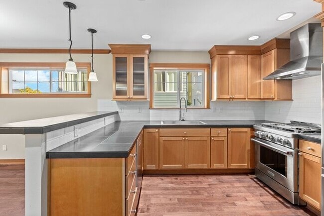 Building Photo - BEAUTIFUL Urban Townhome in Coveted West S...