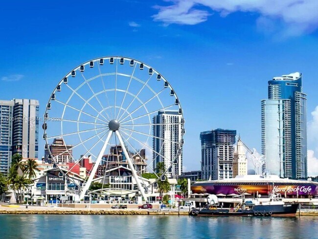 Building Photo - 321 NE 26th St