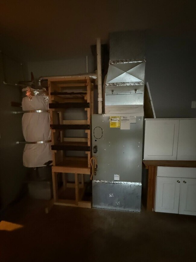 Building Photo - Pet Friendly Home with Pool Access!