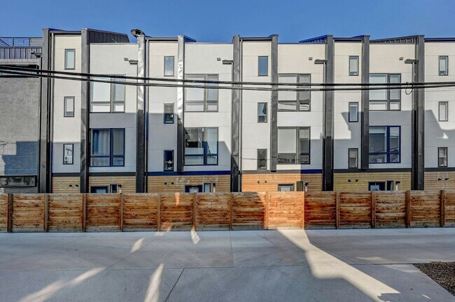 Building Photo - 3530 W Conejos Pl