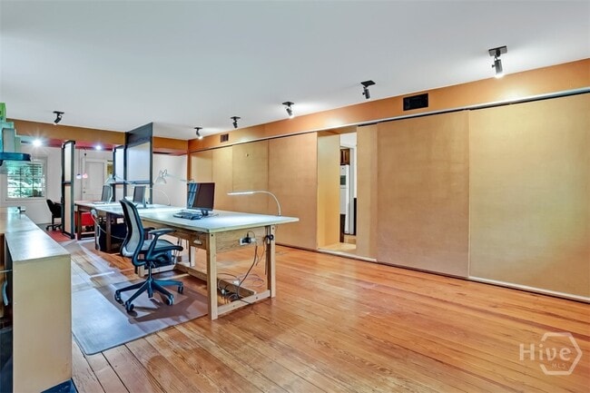 Building Photo - 216 E Gaston St