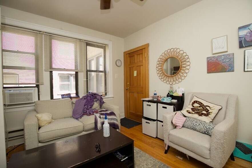 Building Photo - 837 W Cornelia Ave