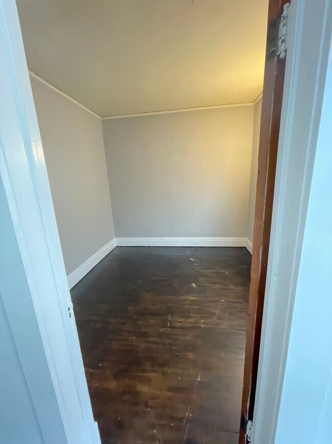 Building Photo - 6 McFarlan Ave