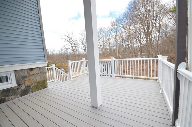 Building Photo - 18 Eaton Ave