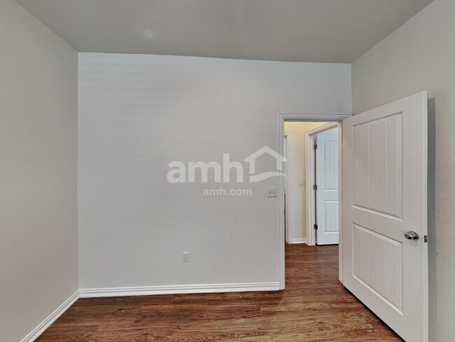 Building Photo - 2733 Wolfcreek