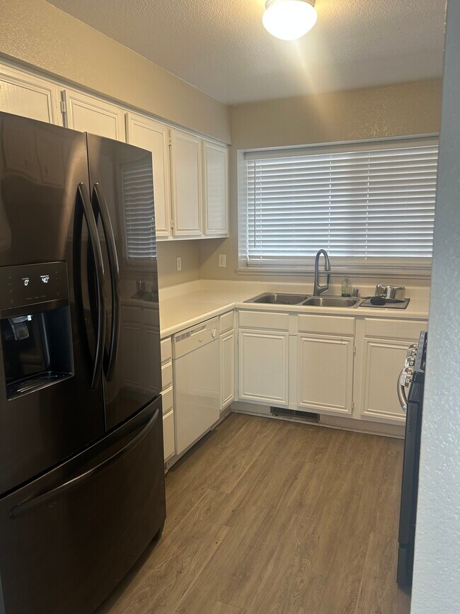 Building Photo - 1808 Rock Ct