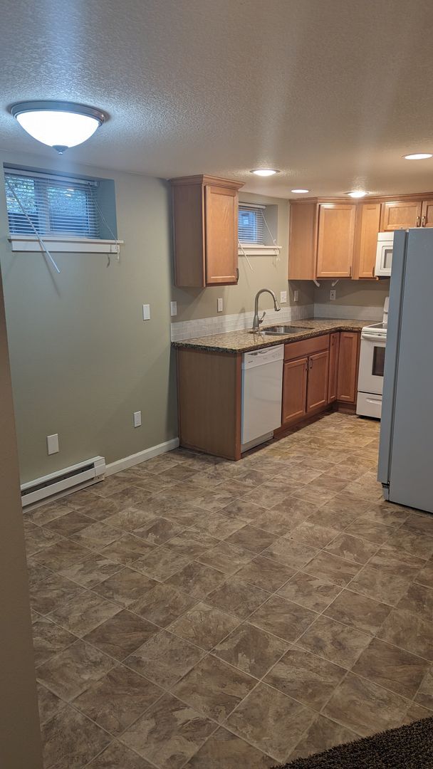 Building Photo - OR112