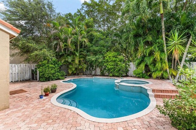 Building Photo - 1325 Camellia Cir