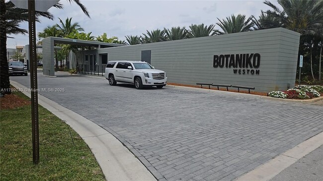 Building Photo - 16644 Botaniko Dr N