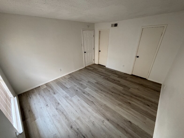 Building Photo - 919 S Weatherred Dr