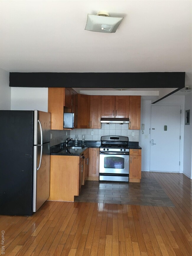 Building Photo - 93-05 37th Ave