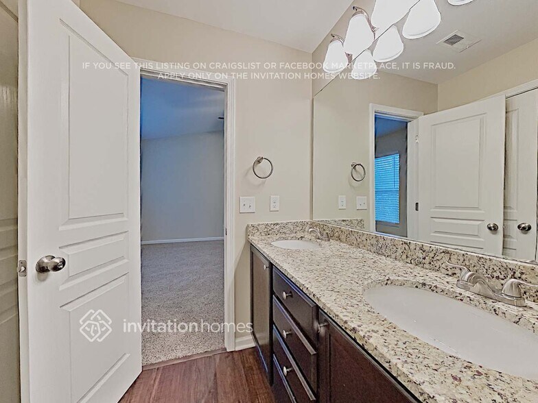 Building Photo - 1827 Carpenter Cabin Dr