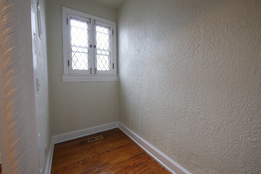office - 220 W Walnut St