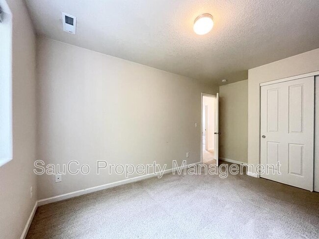 Building Photo - 321 NE 66th Ave
