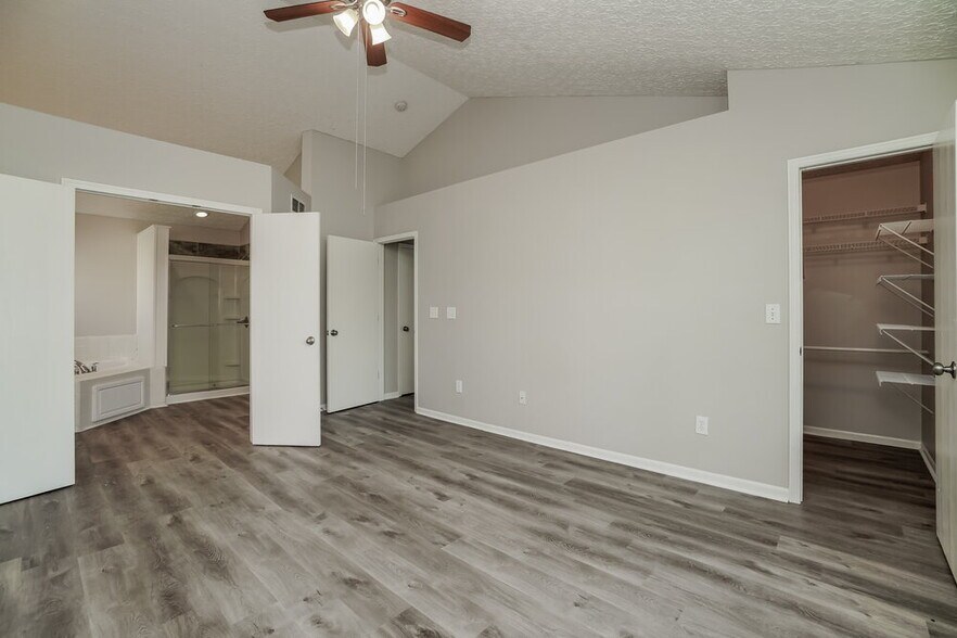 Building Photo - 5090 Dietrich Ave