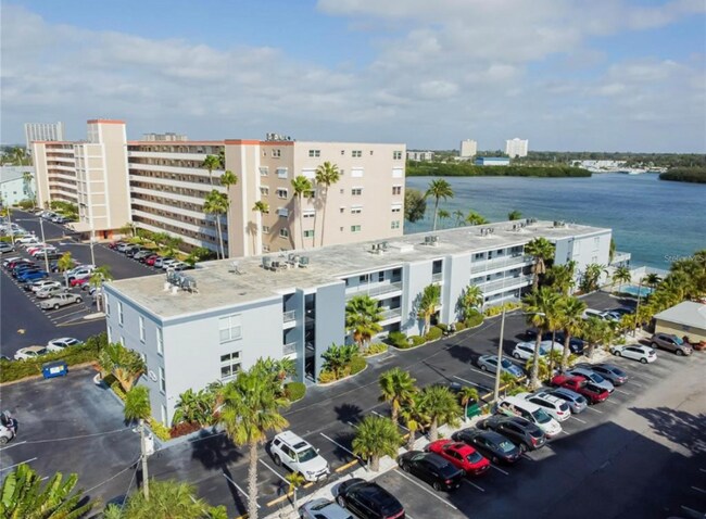 Building Photo - 1859 Shore Dr S