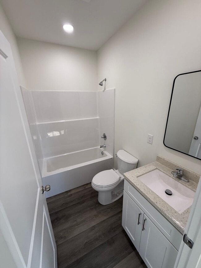 Building Photo - House in Benton City Limits