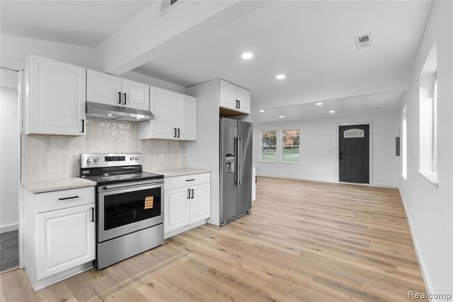 Building Photo - 1445 N Seymour Rd