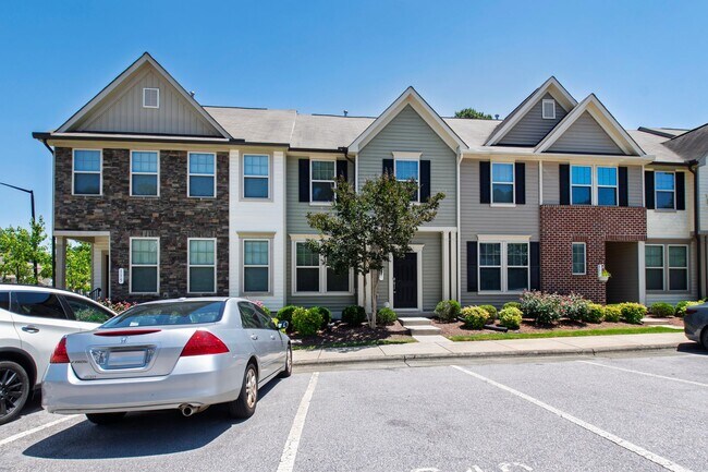 Building Photo - 117 Holly Berry Ln
