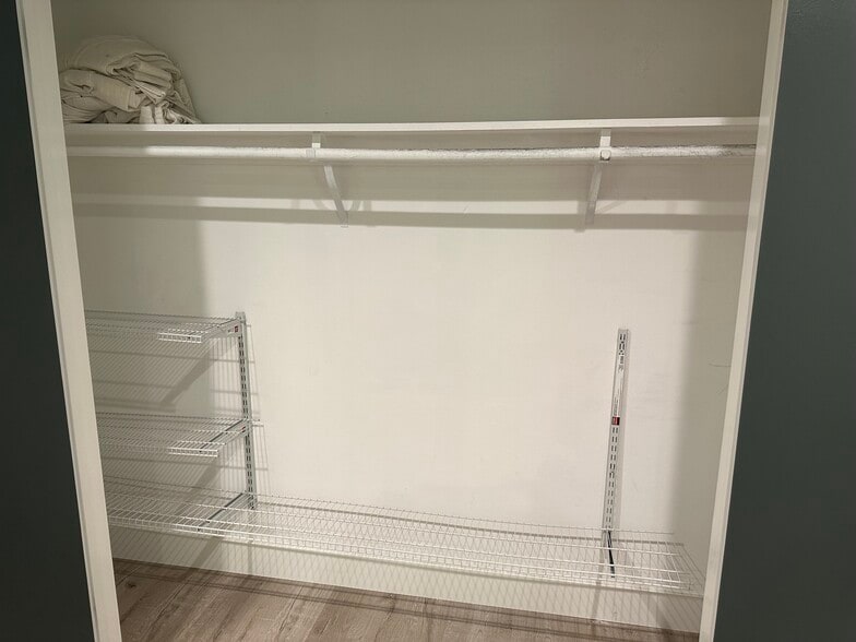 Building Photo - 465 S Le Doux Rd