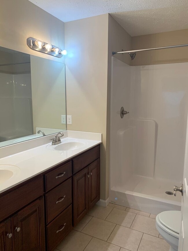 Building Photo - Beautiful 3 Bed, 2 Bath home located in Ma...