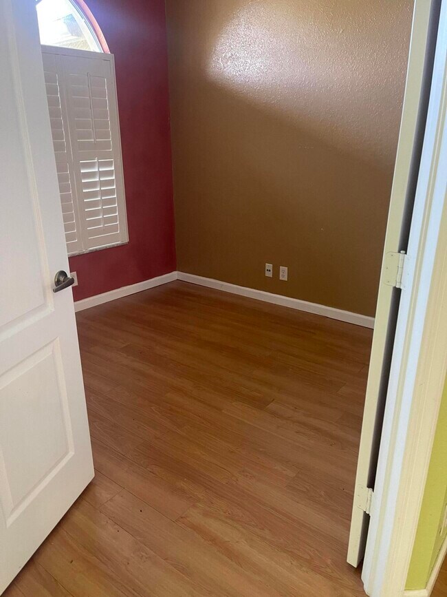 Building Photo - 1072 SW Castaneda Ln