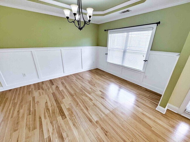 Building Photo - 6BR, 4BA, In-Law Suite