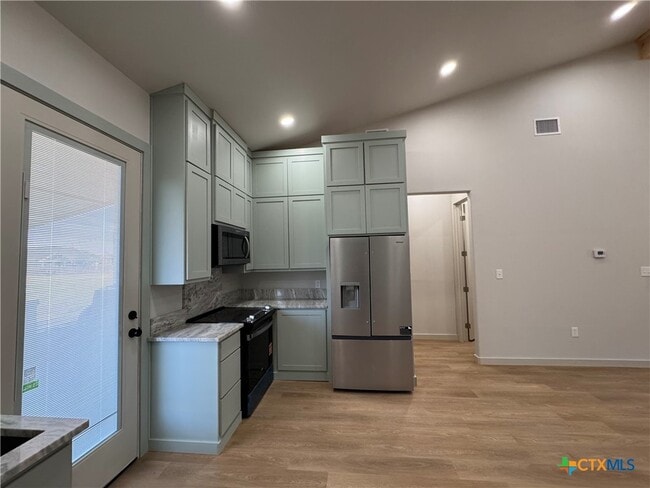 Building Photo - 318 Warehouse Rd