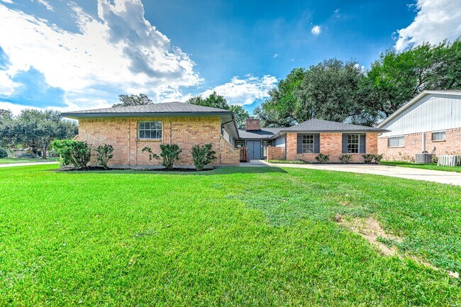 Primary Photo - 3430 W Creek Club Dr
