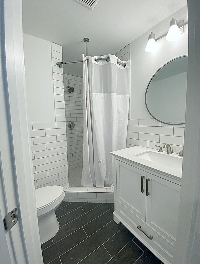 Building Photo - 1801 Huldy St