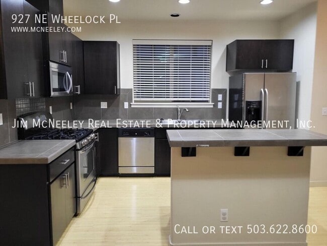 Building Photo - 927 NE Wheelock Pl